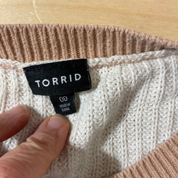 Torrid Tan and White Striped Crewneck Sweater Size 00 (PF) - Picture 7 of 11